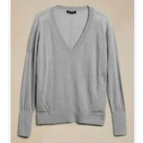 BANANA REPUBLIC | Heather Gray Long Sleeve V-Neck Merino Wool Sweater | Medium - Picture 1 of 10